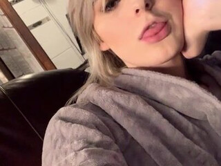 Ella Hollywood   Perky passion