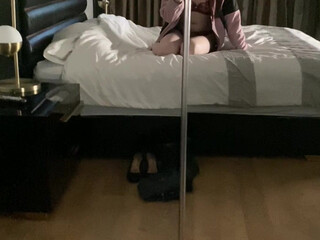 Ella Hollywood   lustful babe pulls on the couch