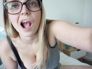 Codi Vore   skinny in stockings pulls pussy