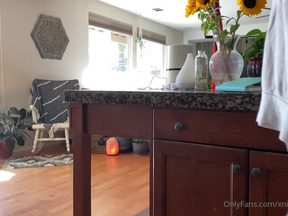 xnicoleanistonx   showing off her young body