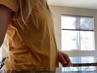 xnicoleanistonx   mature confused jerks off shaggy pussy
