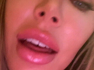 xnicoleanistonx   The obstinate priestess