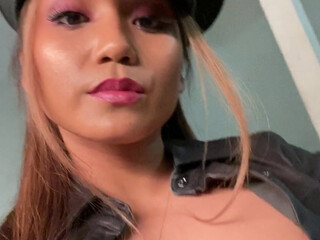 lanav Black brunette