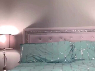 jaydencole skinny bitch jerking pussy with phallus