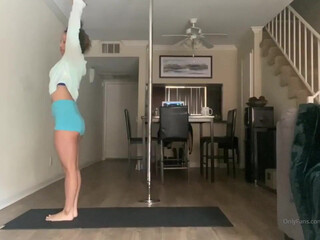 lanav exquisite chick makes double fuck