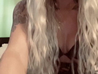 jessica21 graceful babe gently masturbates pussy