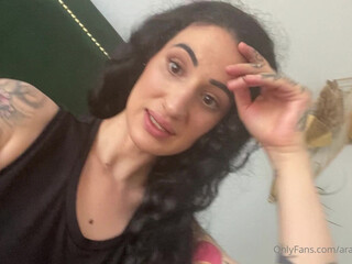 arabelleraphael hot lady squeezes tits in the kitchen