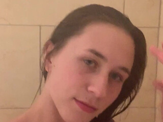 kourtxoxo shy mare gently jerks her pussy