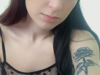 dontslutshame dark skinned lady gently jerks her pussy