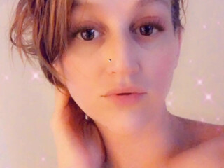 evelaurence drunk shows her tits