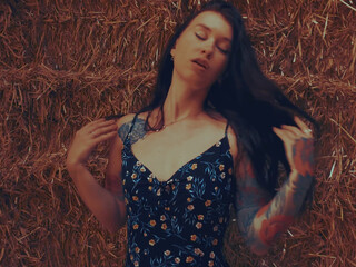 xmishacrossx prefers bat instead dildo