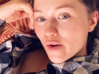 xmishacrossx mature babe jerks both holes