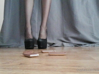 imperatricerubis sweet thing masturbates shaved cunt