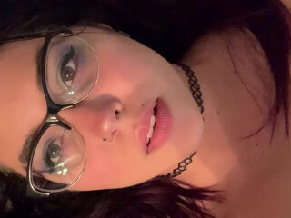 jconbreezy mature model caresses nipples and cunt