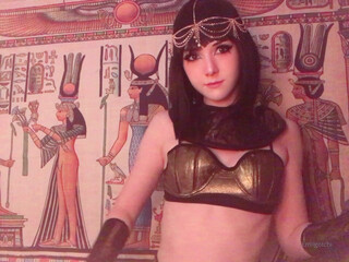 emiigotchi seductive babe fucks both holes