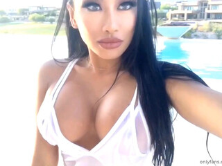 cjmiles onlyfans arab courtesan performing a show