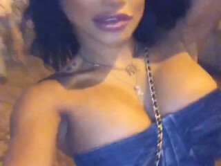 cjmiles onlyfans busty blonde shows off snatch