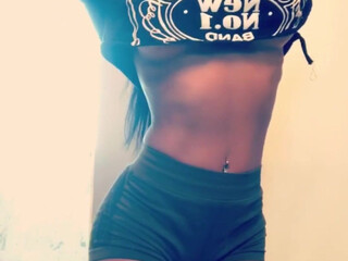 cjmiles onlyfans marvelous babe shows off a gorgeous bosom