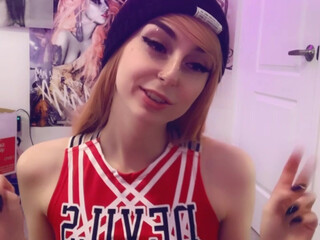 cutiepii33quinn onlyfans big breasted passion rubs the body with oil