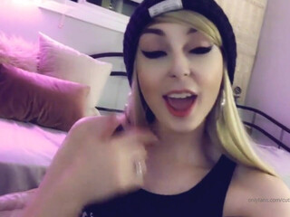 cutiepii33quinn onlyfans gorgeous confused caresses pussy