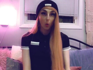 cutiepii33quinn onlyfans crazy girl caresses shaved pussy