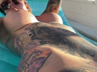evelynuncovered onlyfans nice lady massages vagina