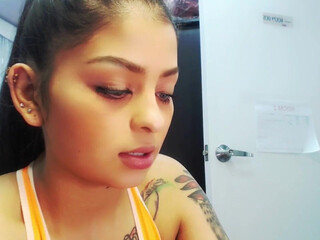 princes_hot999 fucks herself in the pussy with a toy