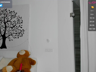 nonsns gorgeous blonde caresses boobs