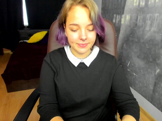 susan_dean_ busty  cam girl  undresses and caresses her pussy