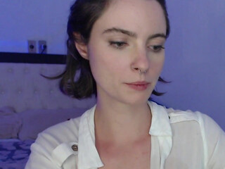 roxperience mature masturbates in front of webcam