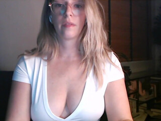 sleepybabyxo harsh woman caresses her breasts