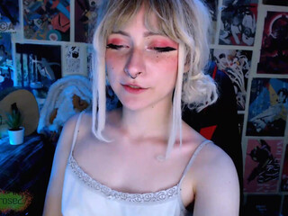 mana_rose petite brunette babe sucking dildo