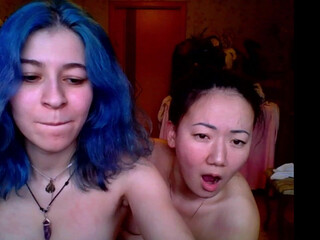 alisa_newbie show with an attractive black hair