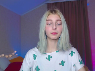 little__kittyy_ naughty passion pulls pussy