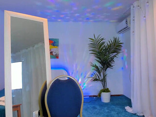 camilla_wayne graceful blonde passionately masturbating cunt