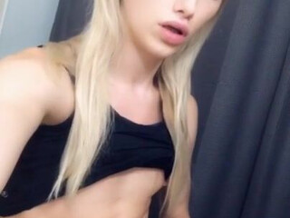 Luna Love sexual passion pulls pussy phallus