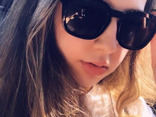 Princess Violette great bitch wore a mask and fucks with a toy