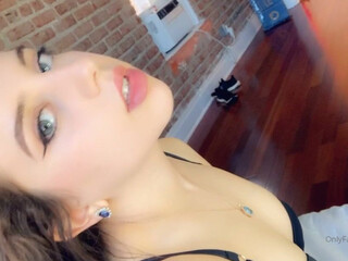 Princess Violette matchless chick spins elastic booty