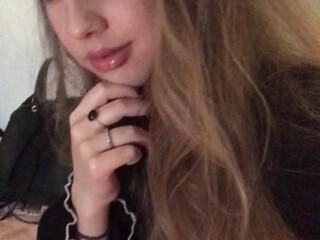 Princess Violette babe cums off toys