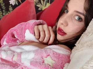 Princess Violette depraved beauty masturbates pussy