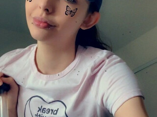 Chloe Night  Cute lady