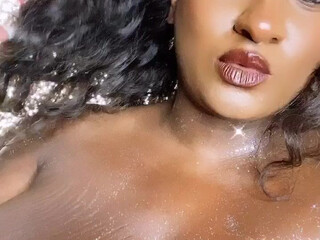 londynnvega beauty in stockings fucks with phallus