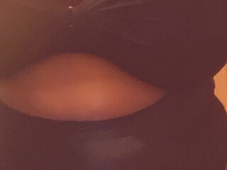 londynnvega imposing slut fucks pussy with fingers