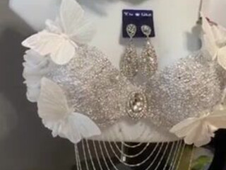 londynnvega thick blonde body masturbates pussy