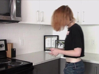 Snugglepunk juicy babe striptease dances