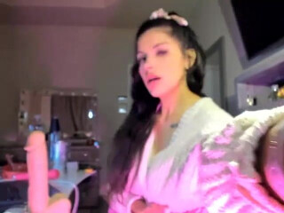 SkylerLo fucks herself hard