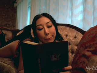 Getting shy slut with a nice ass fucks pussy