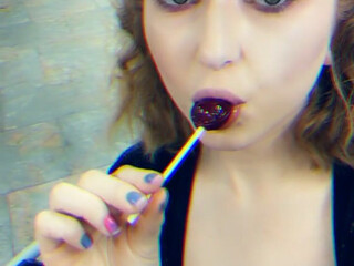 xxxcandyshop  fucks herself in front of the webcam