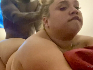 ninyhaze crazy chick demonstrates sexy body