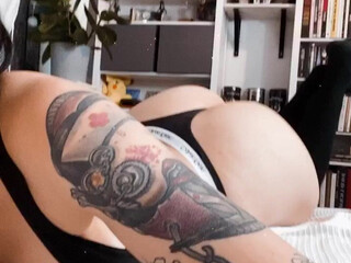 leahobscure insatiable slut fucks two holes